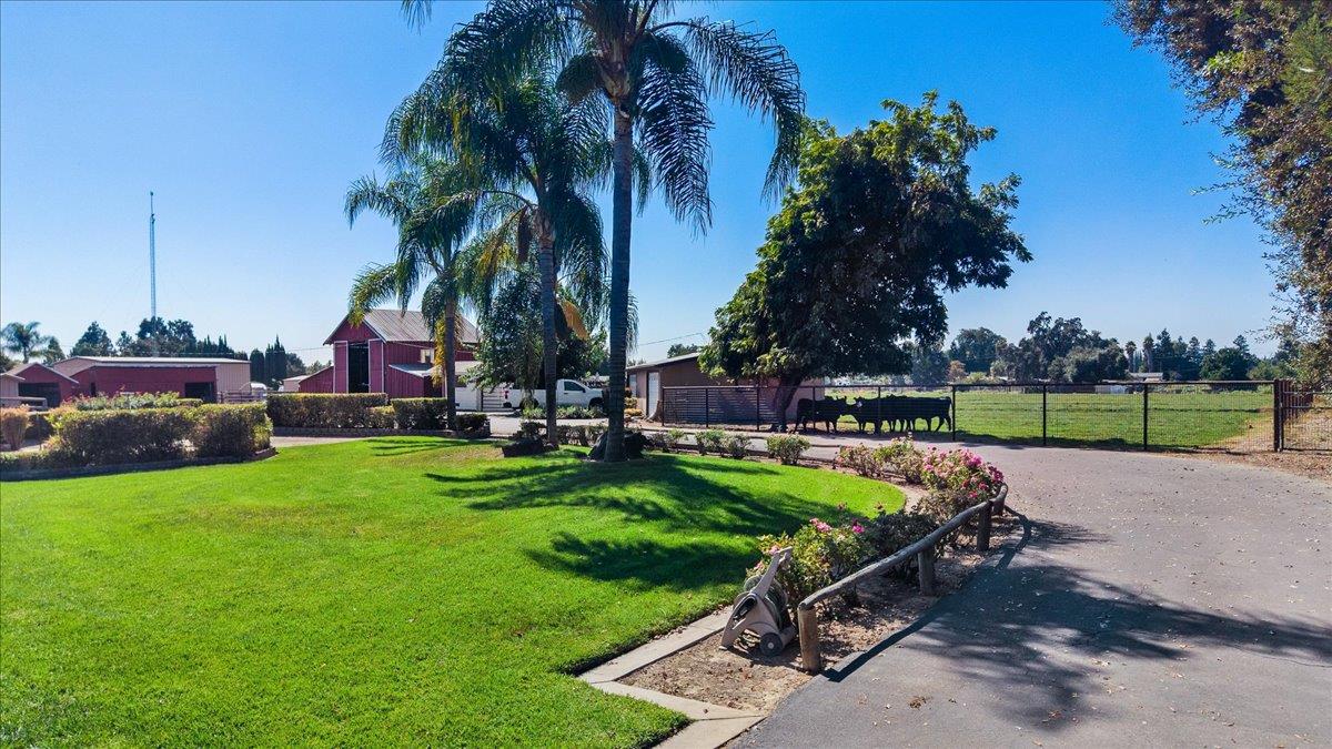 6837 Eleanor Rd, Oakdale, CA 95361