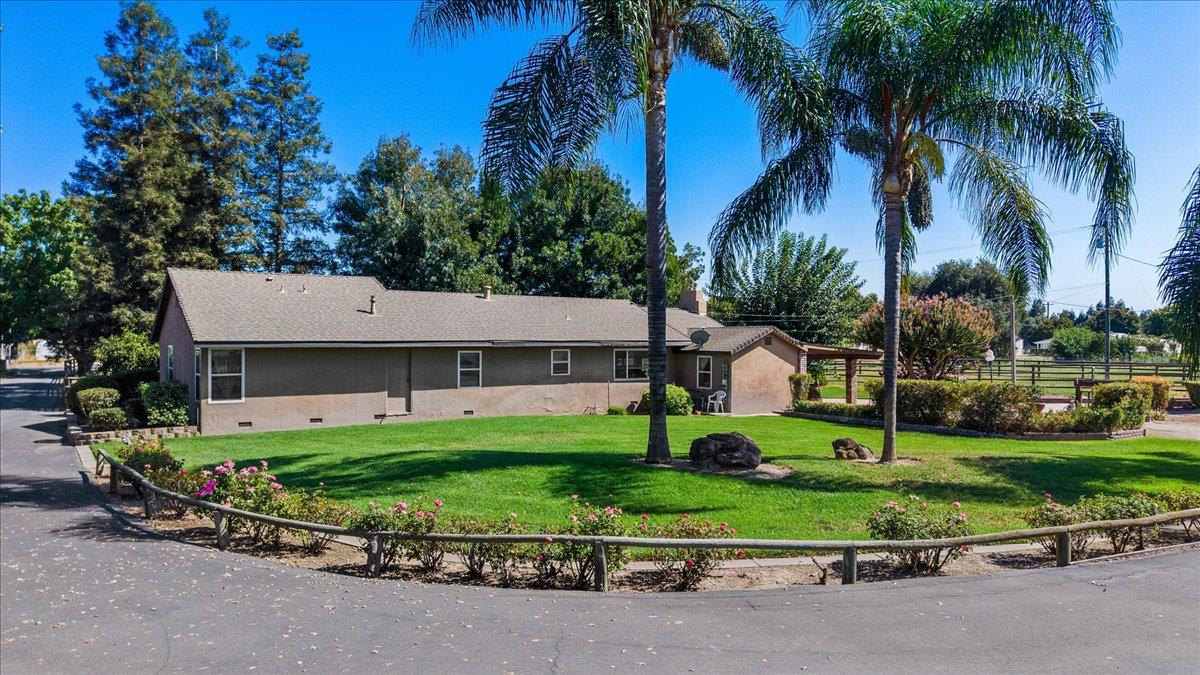 6837 Eleanor Rd, Oakdale, CA 95361