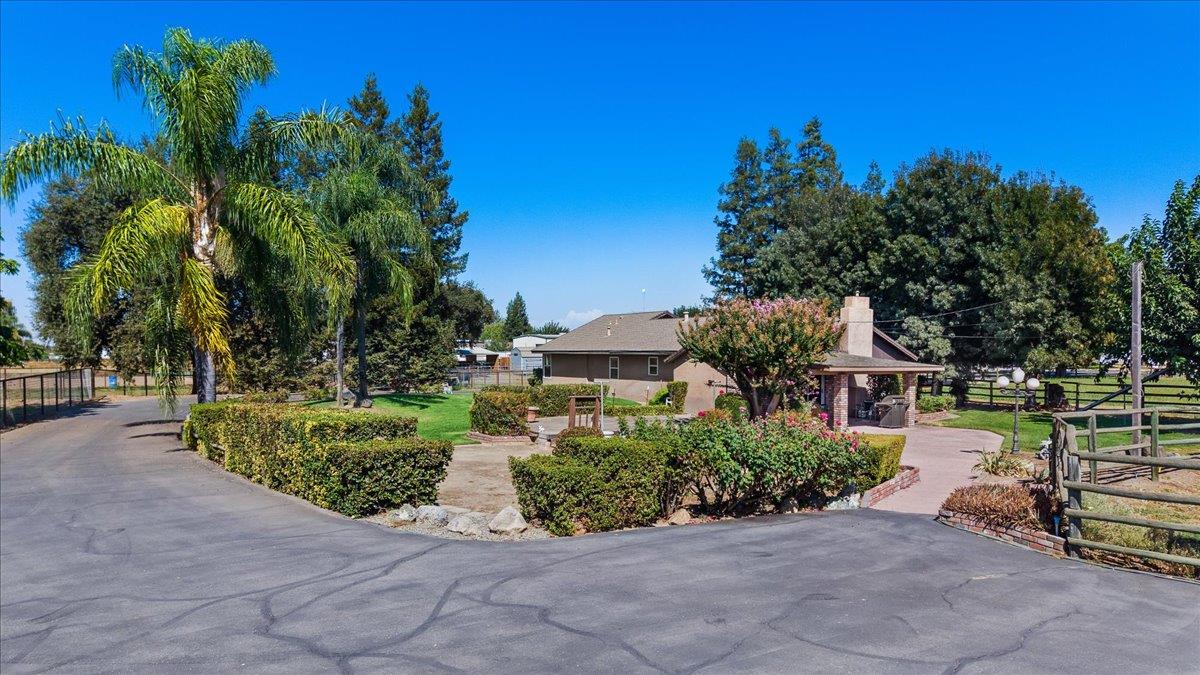 6837 Eleanor Rd, Oakdale, CA 95361