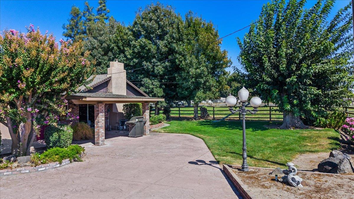 6837 Eleanor Rd, Oakdale, CA 95361