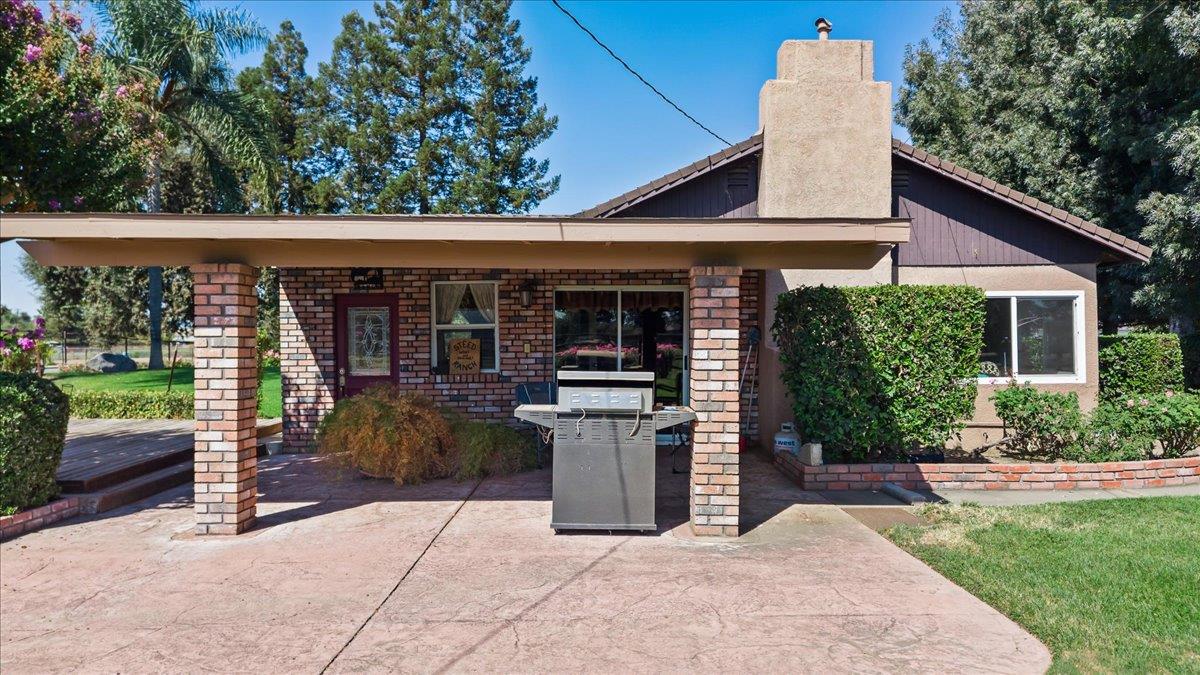 6837 Eleanor Rd, Oakdale, CA 95361