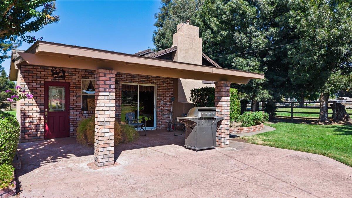 6837 Eleanor Rd, Oakdale, CA 95361