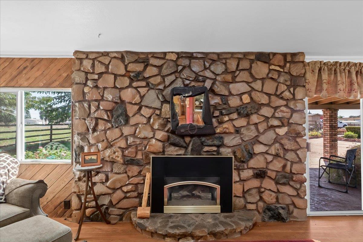 6837 Eleanor Rd, Oakdale, CA 95361