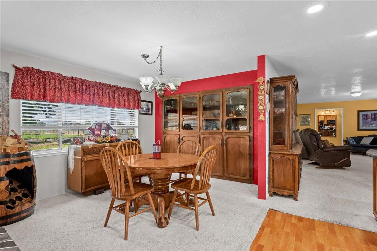 6837 Eleanor Rd, Oakdale, CA 95361