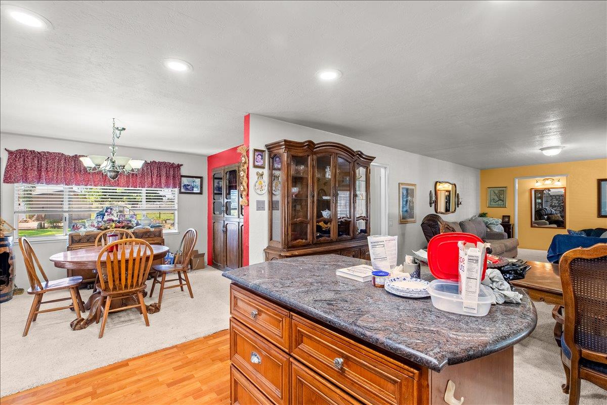 6837 Eleanor Rd, Oakdale, CA 95361