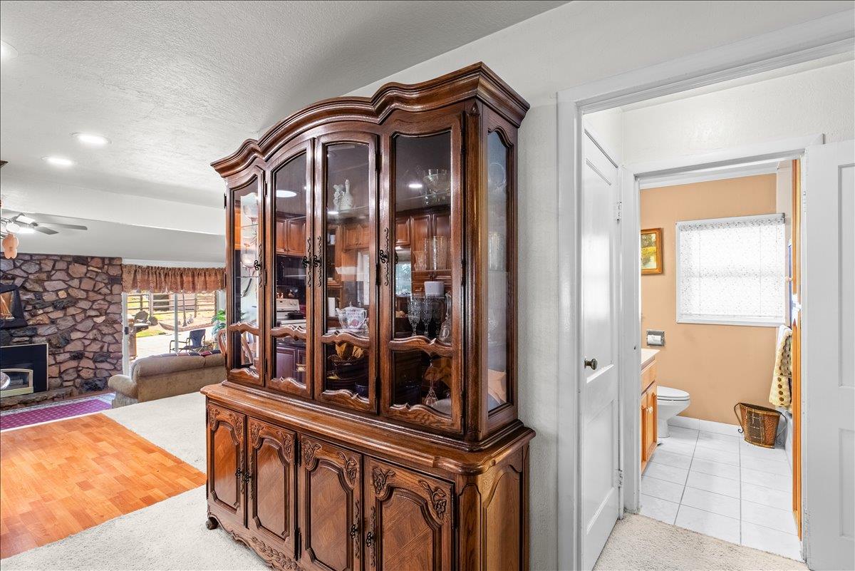 6837 Eleanor Rd, Oakdale, CA 95361