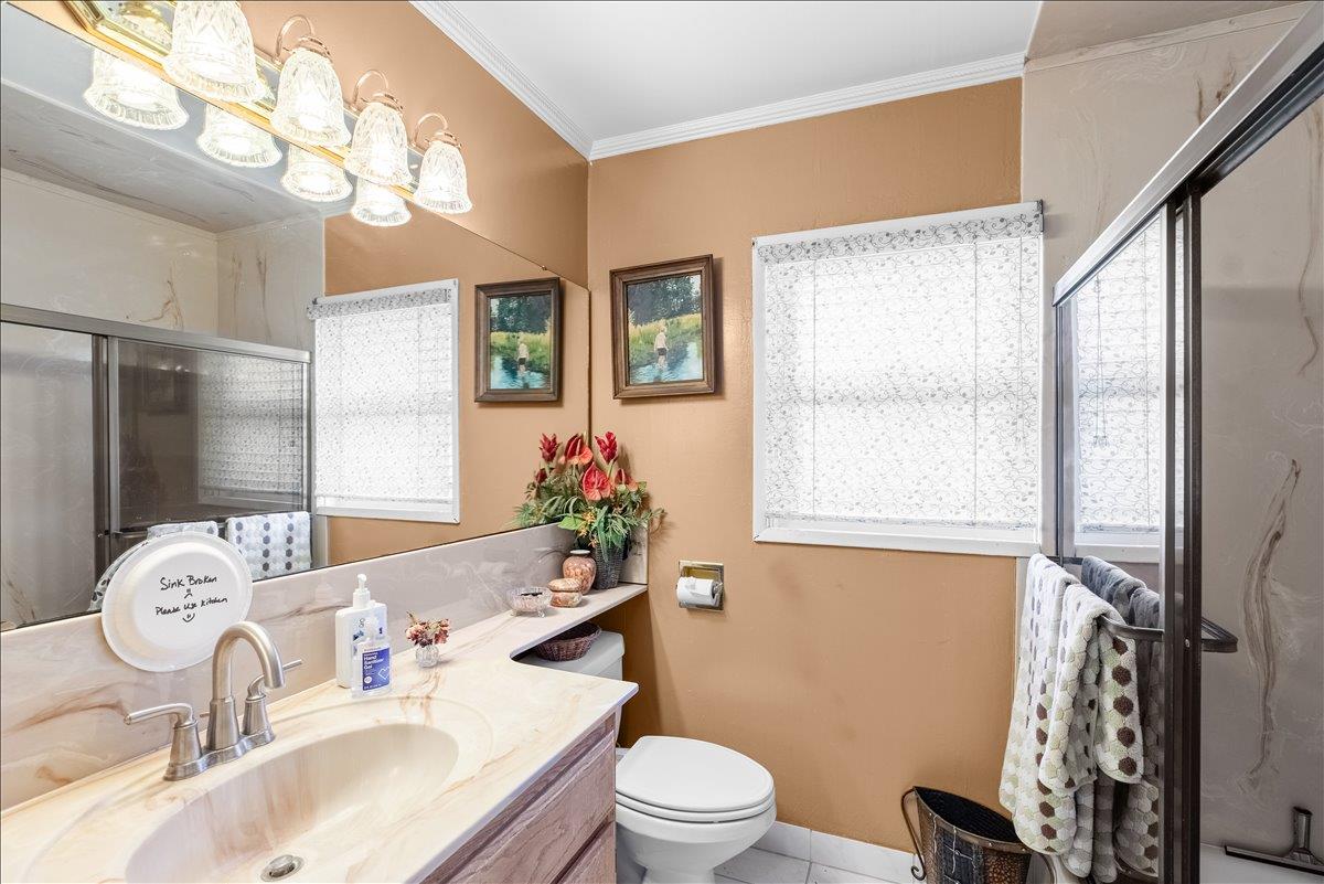 6837 Eleanor Rd, Oakdale, CA 95361