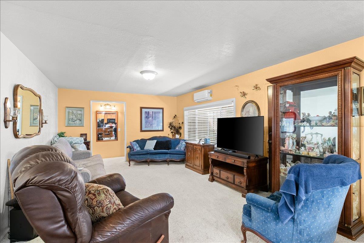 6837 Eleanor Rd, Oakdale, CA 95361