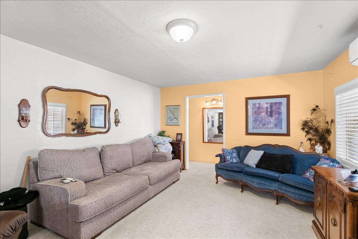 6837 Eleanor Rd, Oakdale, CA 95361