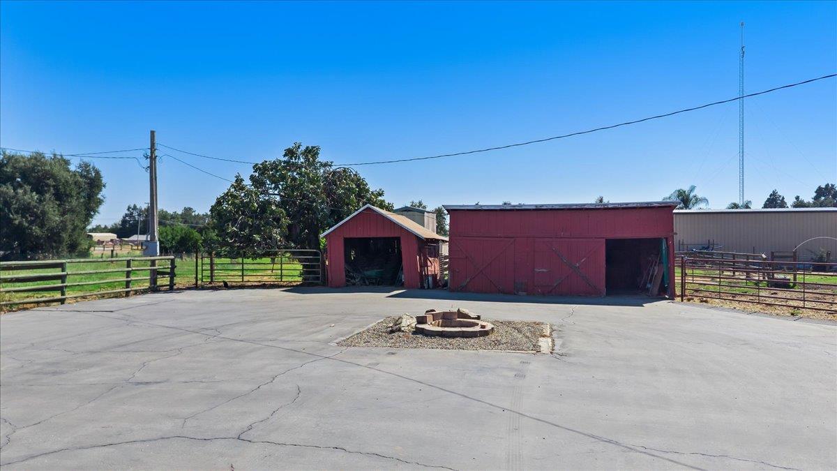 6837 Eleanor Rd, Oakdale, CA 95361