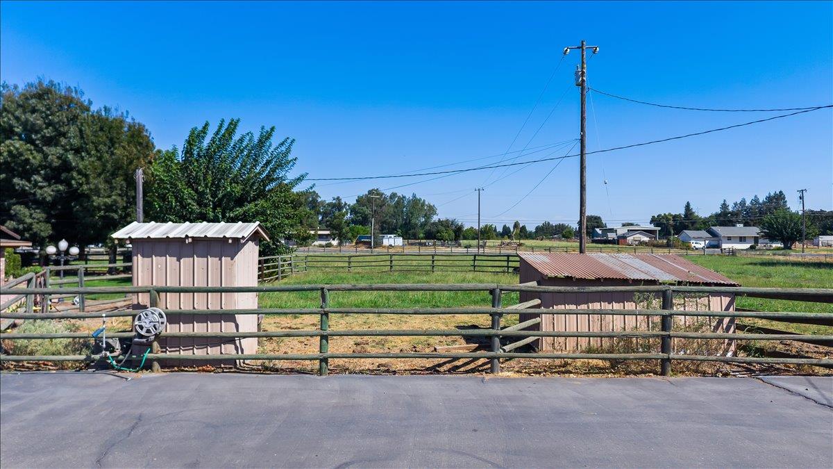 6837 Eleanor Rd, Oakdale, CA 95361
