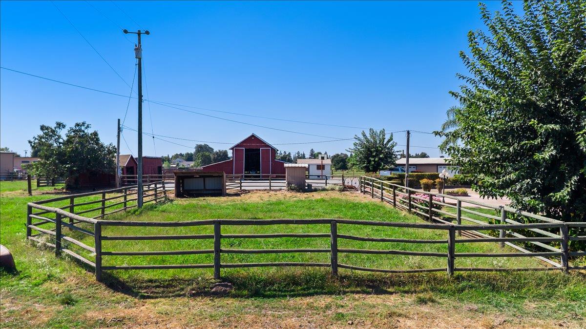 6837 Eleanor Rd, Oakdale, CA 95361
