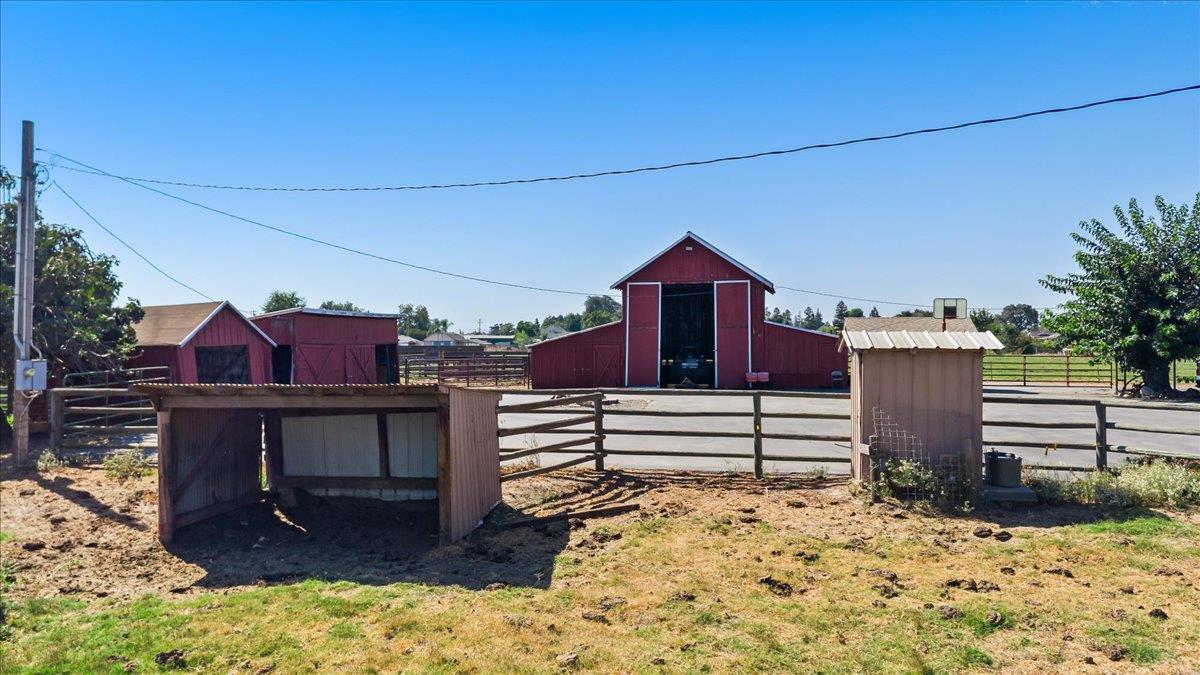 6837 Eleanor Rd, Oakdale, CA 95361