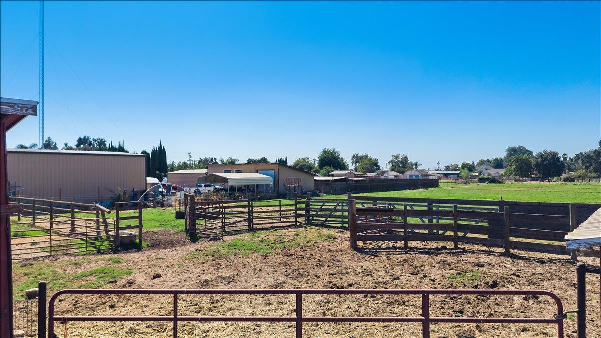 6837 Eleanor Rd, Oakdale, CA 95361