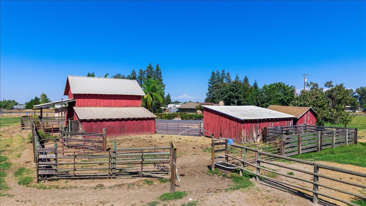 6837 Eleanor Rd, Oakdale, CA 95361