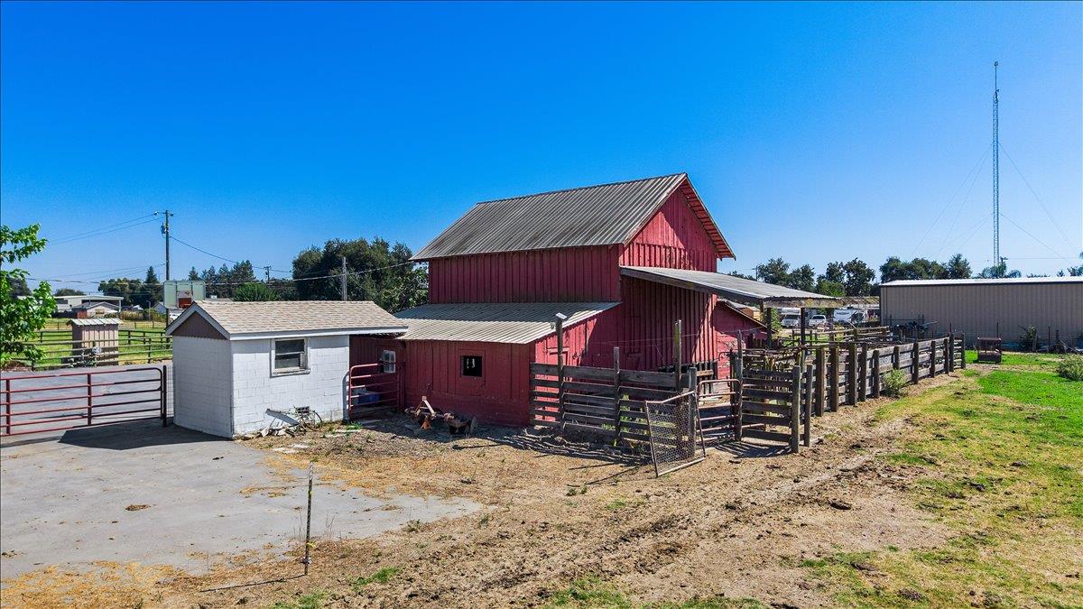 6837 Eleanor Rd, Oakdale, CA 95361