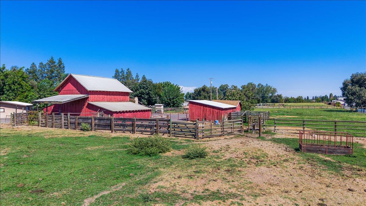 6837 Eleanor Rd, Oakdale, CA 95361