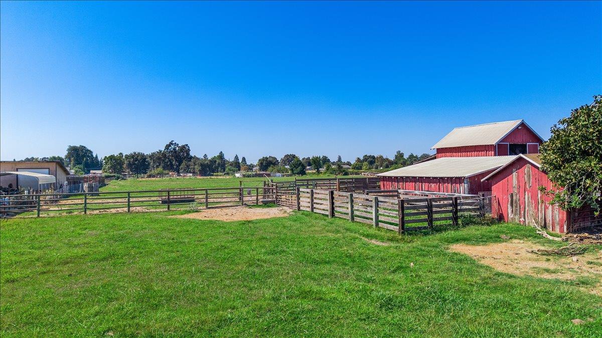 6837 Eleanor Rd, Oakdale, CA 95361