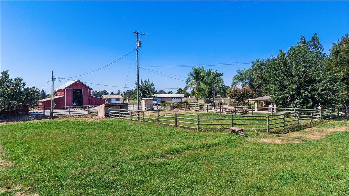 6837 Eleanor Rd, Oakdale, CA 95361