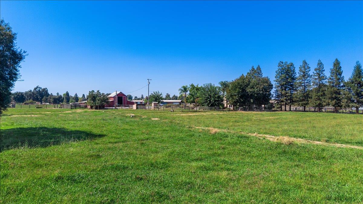 6837 Eleanor Rd, Oakdale, CA 95361