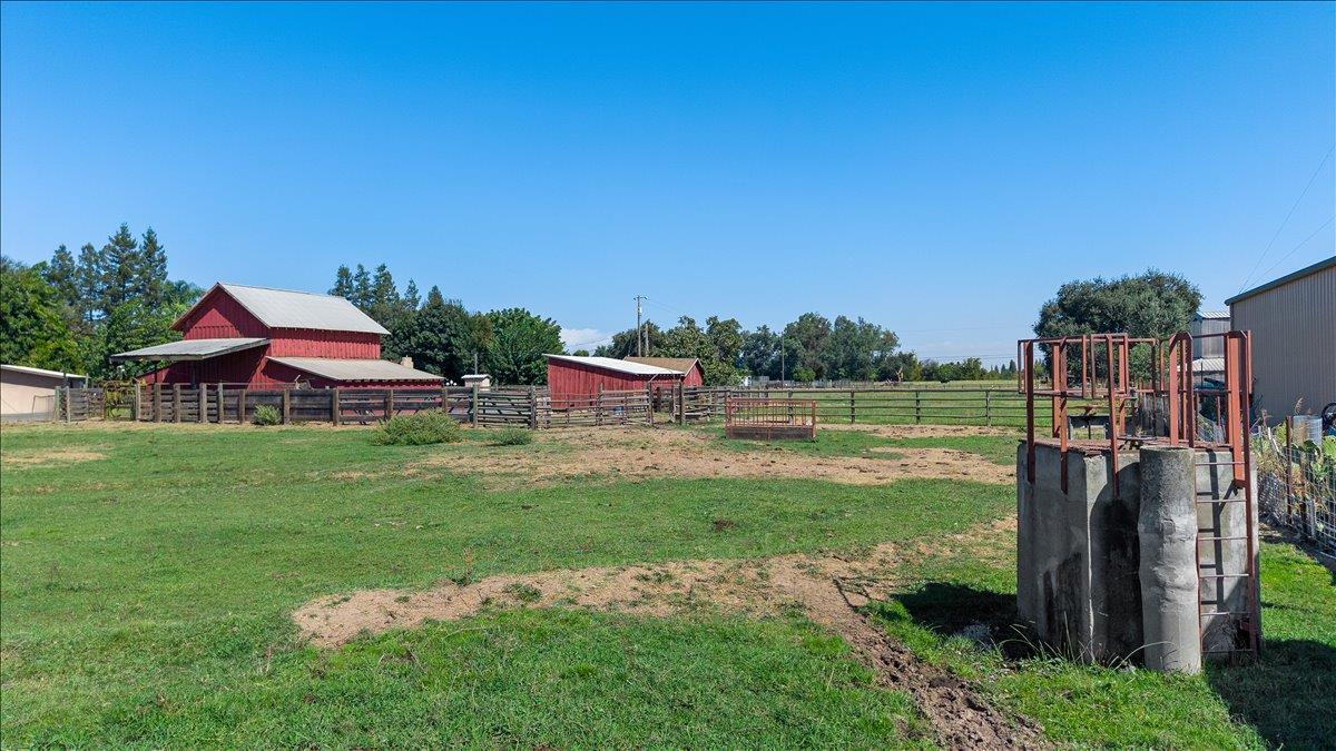 6837 Eleanor Rd, Oakdale, CA 95361