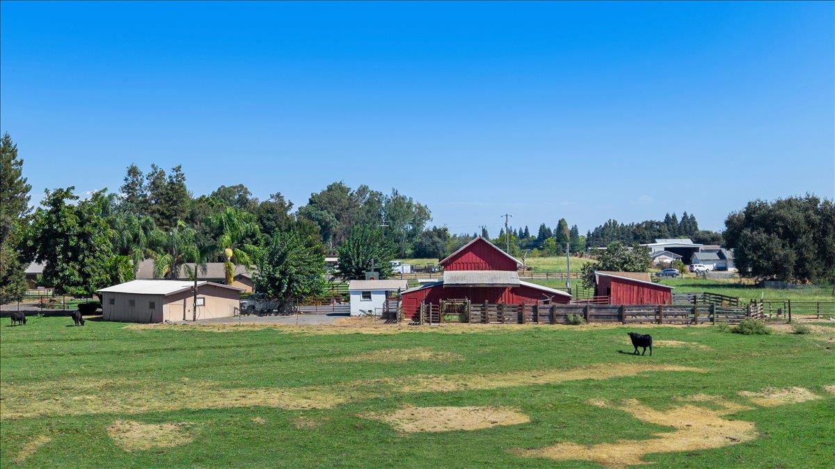 6837 Eleanor Rd, Oakdale, CA 95361