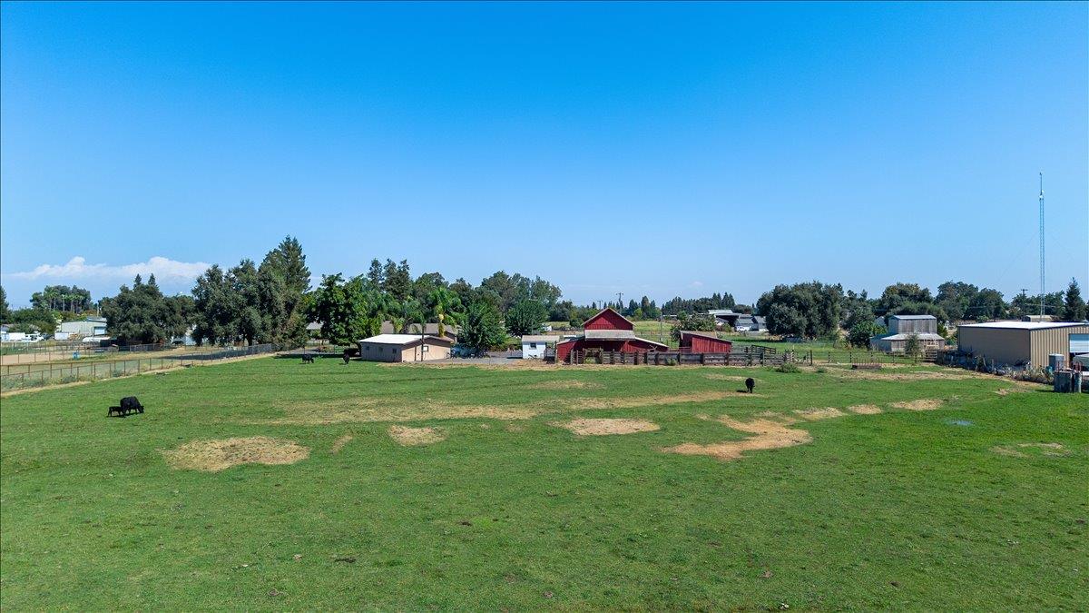 6837 Eleanor Rd, Oakdale, CA 95361