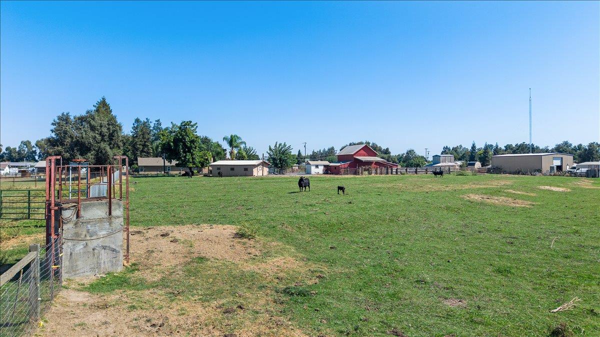 6837 Eleanor Rd, Oakdale, CA 95361