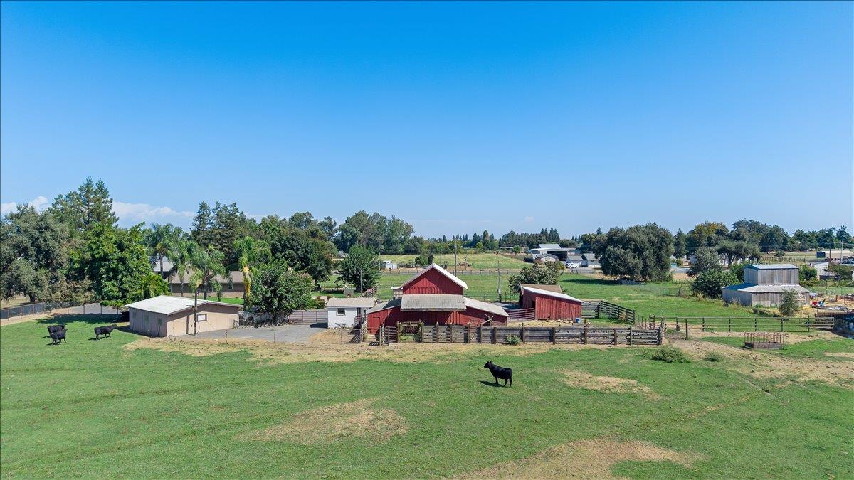 6837 Eleanor Rd, Oakdale, CA 95361