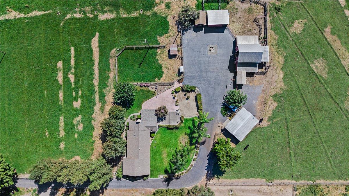 6837 Eleanor Rd, Oakdale, CA 95361