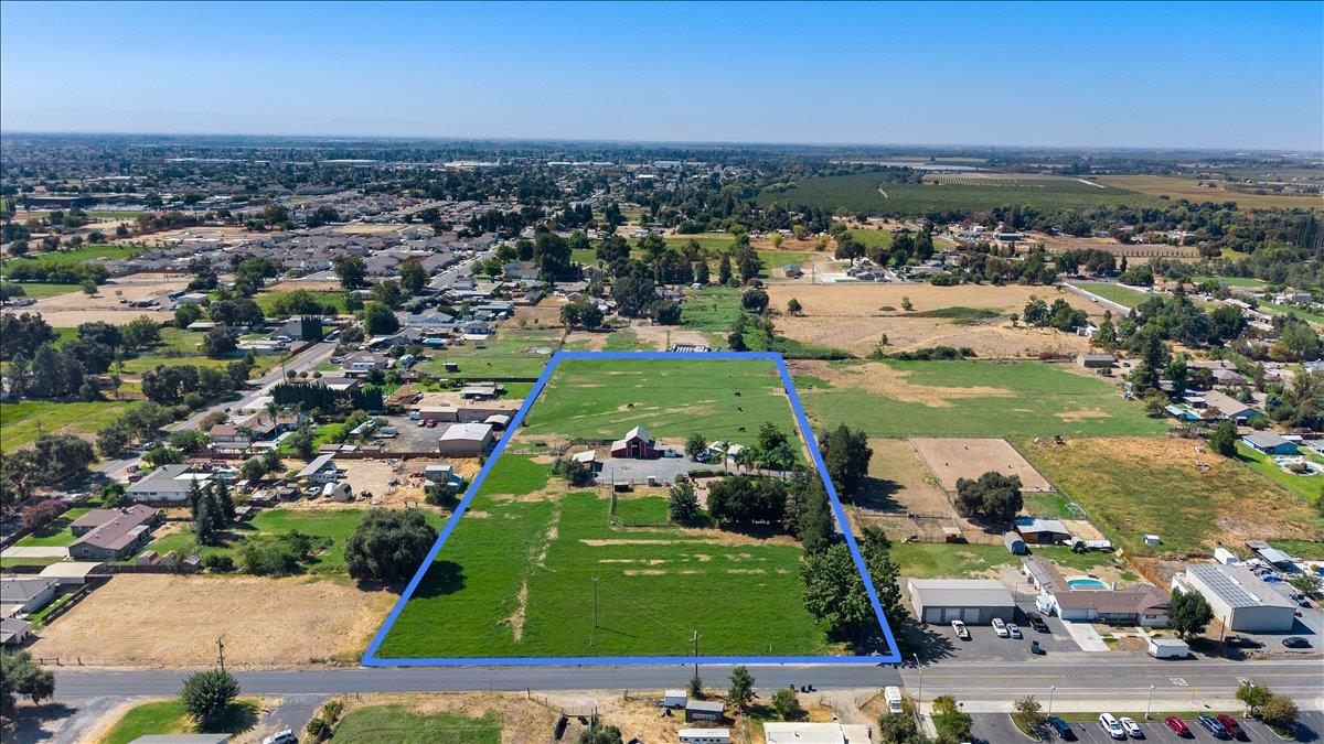 6837 Eleanor Rd, Oakdale, CA 95361