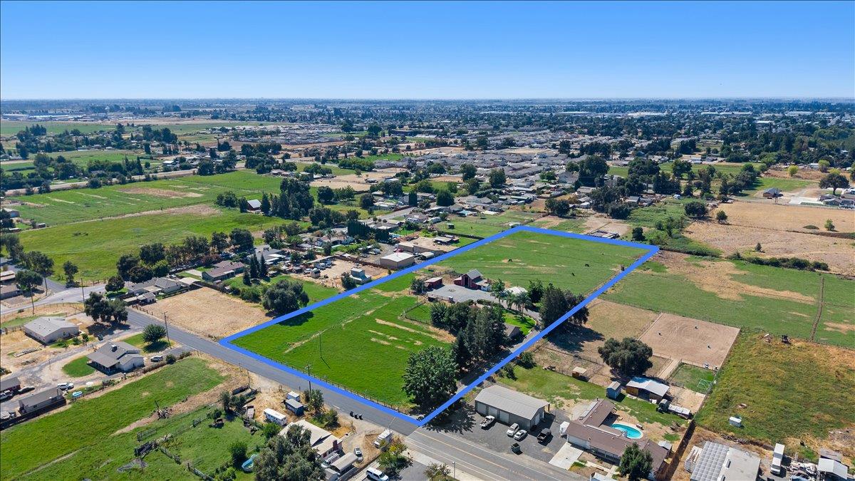 6837 Eleanor Rd, Oakdale, CA 95361