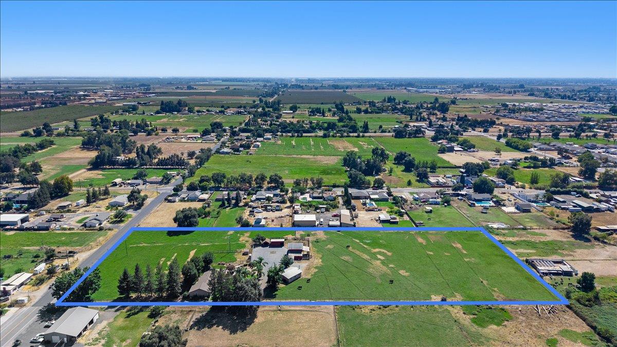 6837 Eleanor Rd, Oakdale, CA 95361