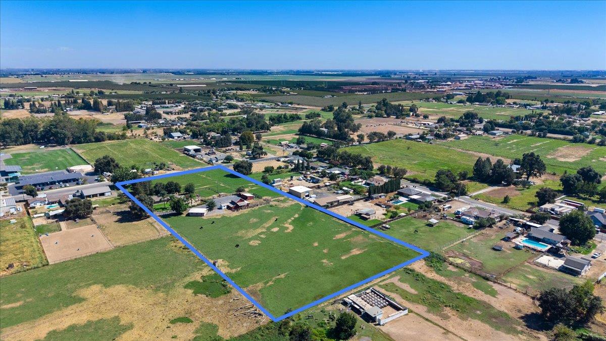 6837 Eleanor Rd, Oakdale, CA 95361