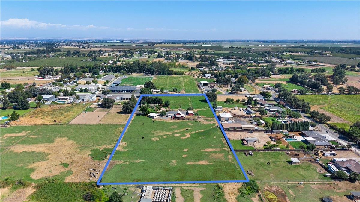 6837 Eleanor Rd, Oakdale, CA 95361