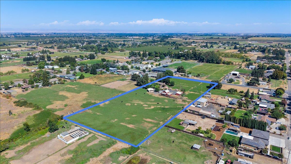 6837 Eleanor Rd, Oakdale, CA 95361
