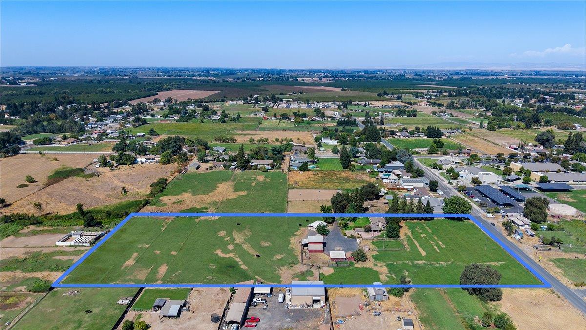 6837 Eleanor Rd, Oakdale, CA 95361