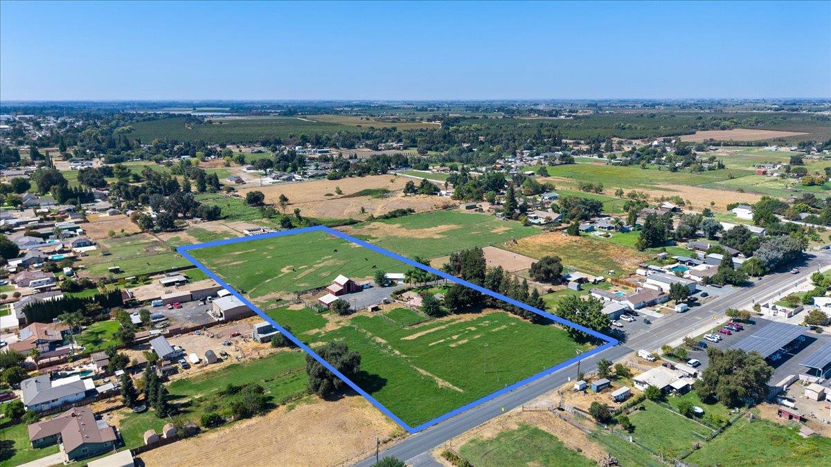 6837 Eleanor Rd, Oakdale, CA 95361