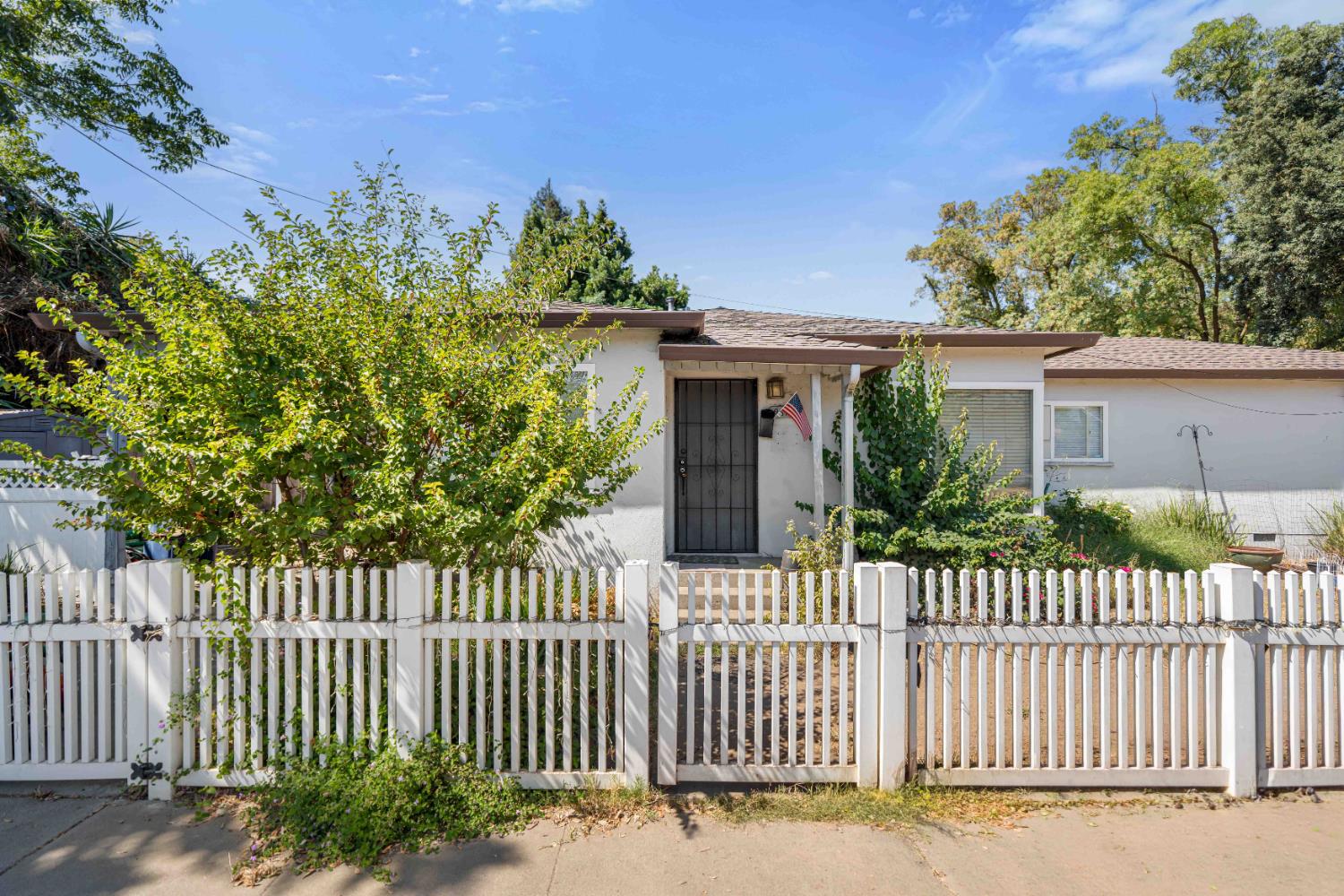 961 El Terino Ave, Modesto, CA 95350