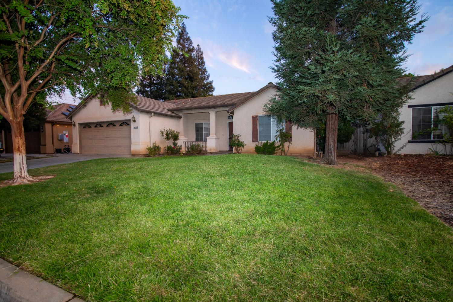 2601 E Pryor Dr, Fresno, CA 93720