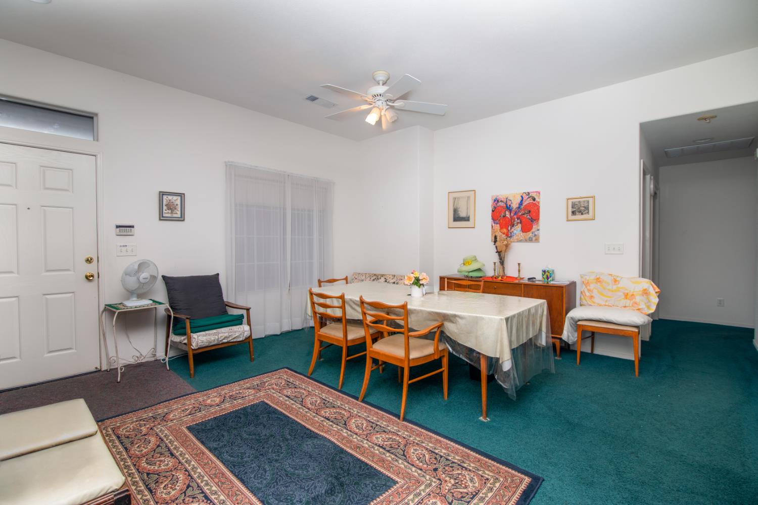 2601 E Pryor Dr, Fresno, CA 93720