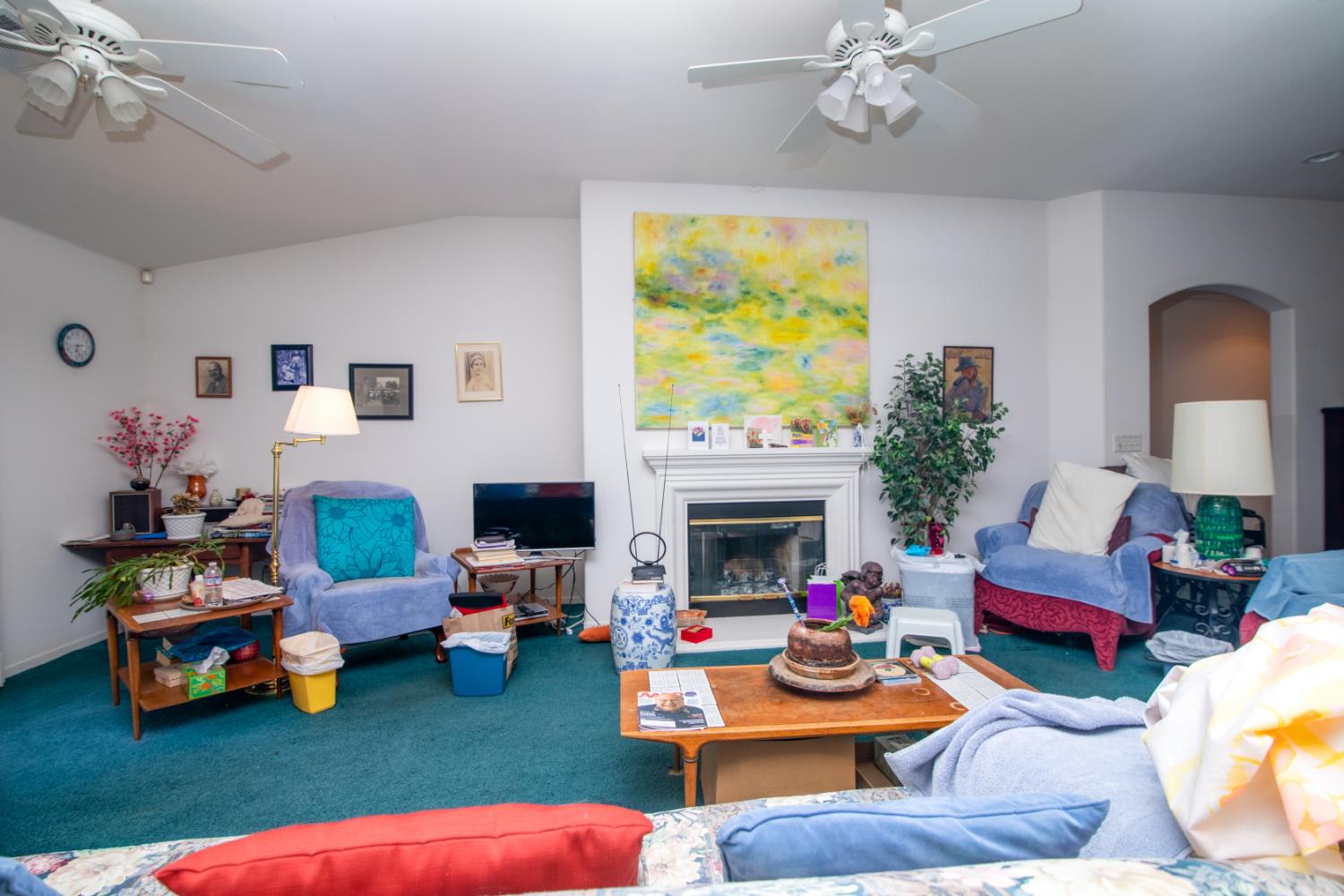 2601 E Pryor Dr, Fresno, CA 93720