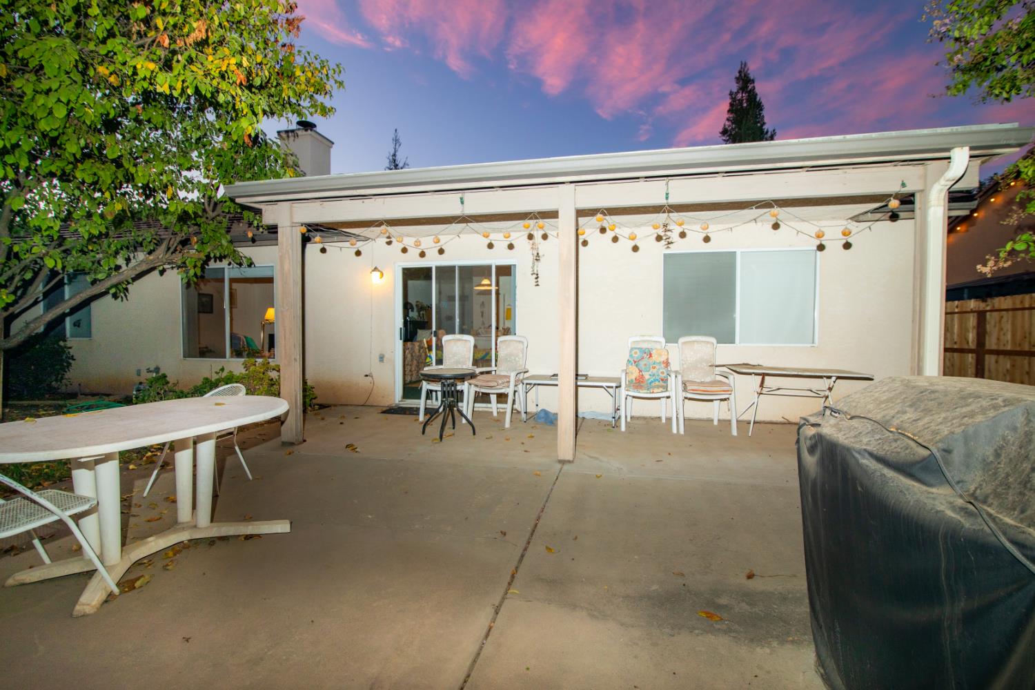 2601 E Pryor Dr, Fresno, CA 93720