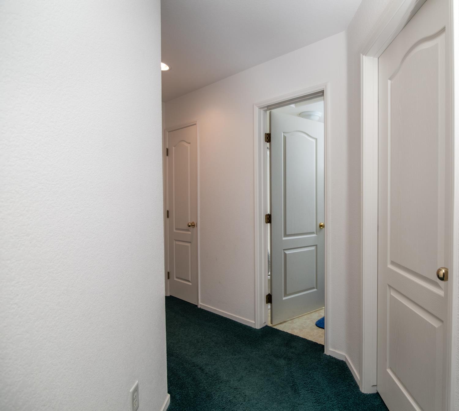 2601 E Pryor Dr, Fresno, CA 93720