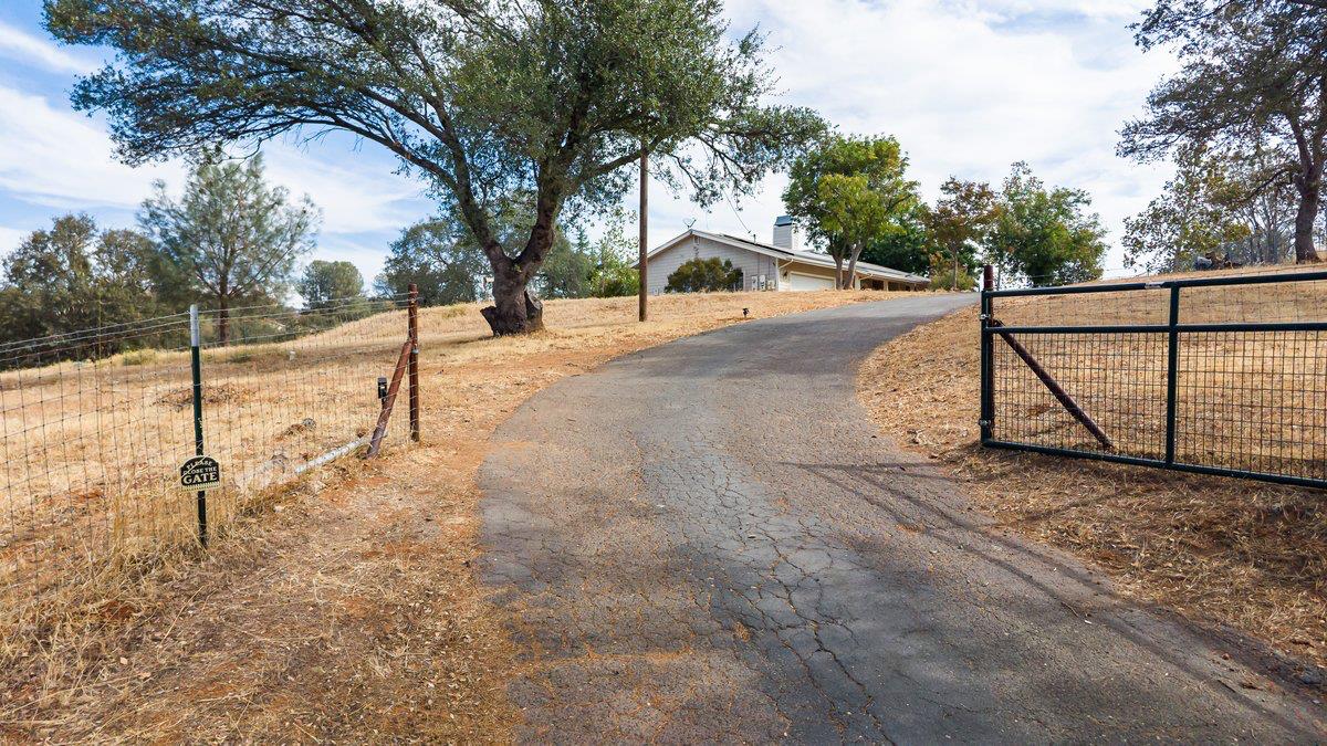 2422 Cheyenne Rd, Copperopolis, CA 95228