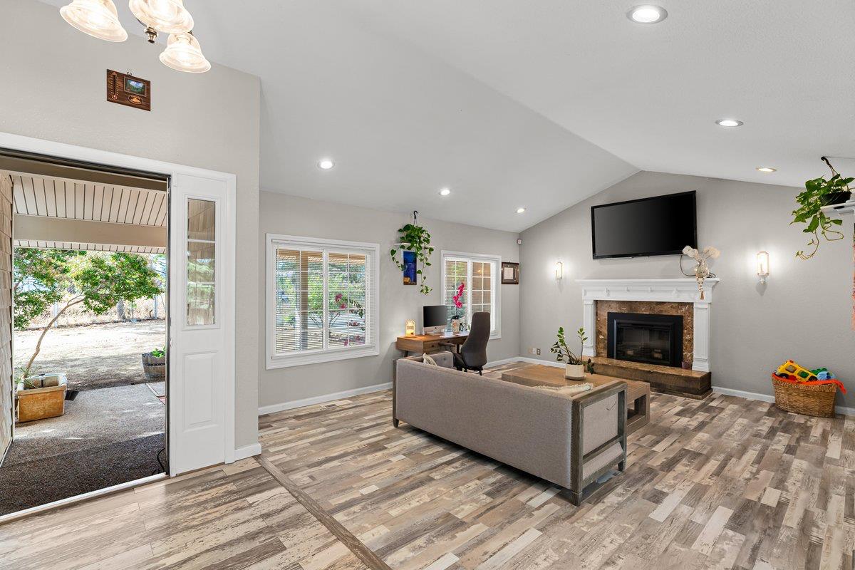 2422 Cheyenne Rd, Copperopolis, CA 95228