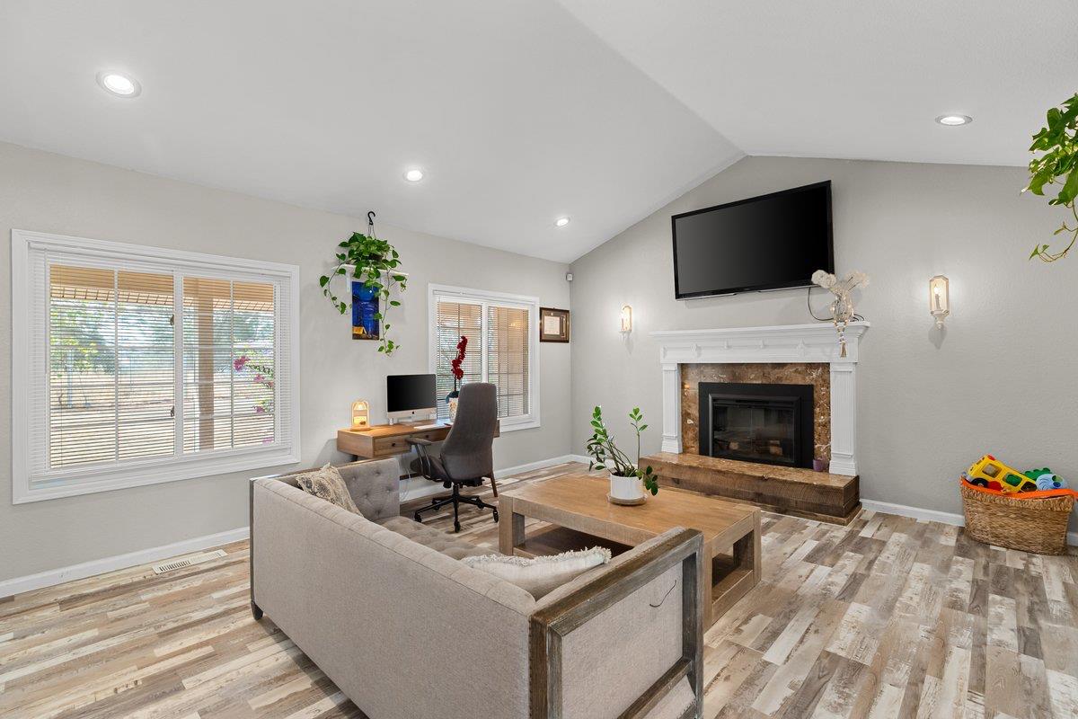 2422 Cheyenne Rd, Copperopolis, CA 95228