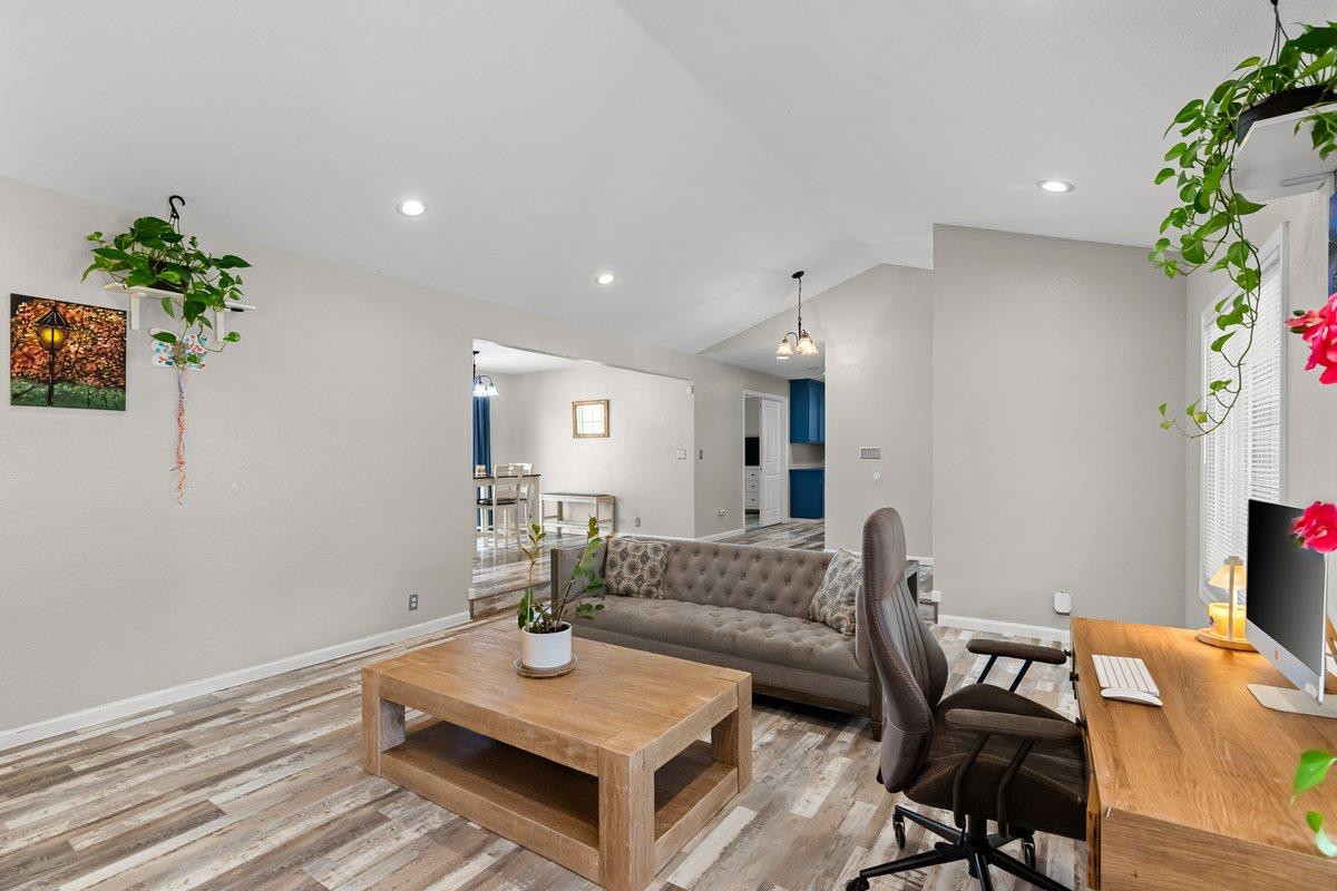 2422 Cheyenne Rd, Copperopolis, CA 95228