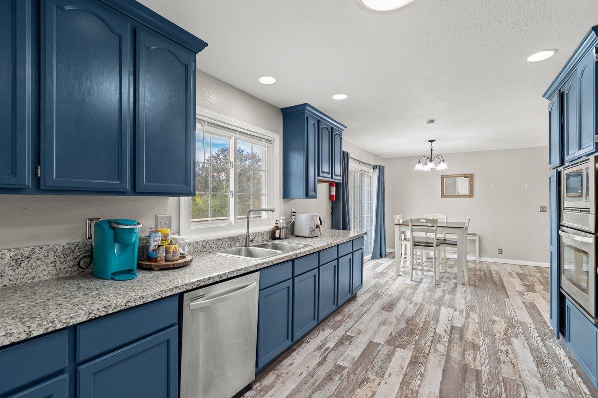 2422 Cheyenne Rd, Copperopolis, CA 95228