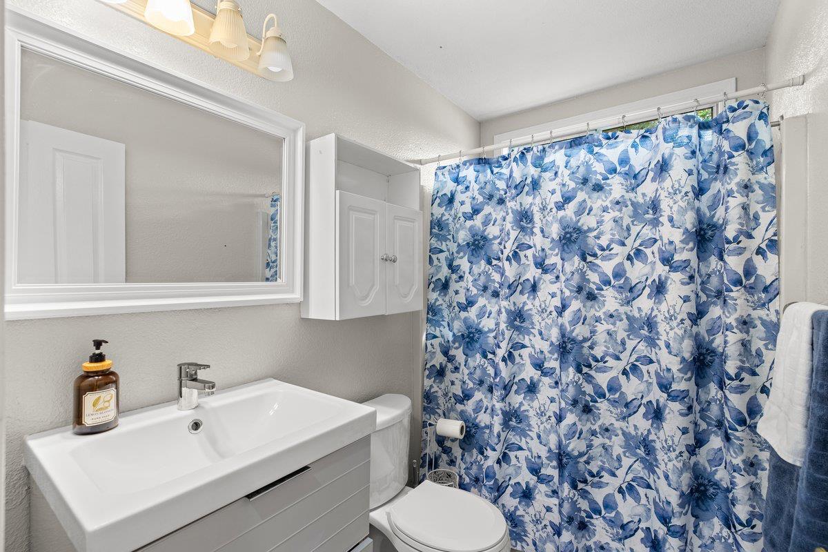 2422 Cheyenne Rd, Copperopolis, CA 95228